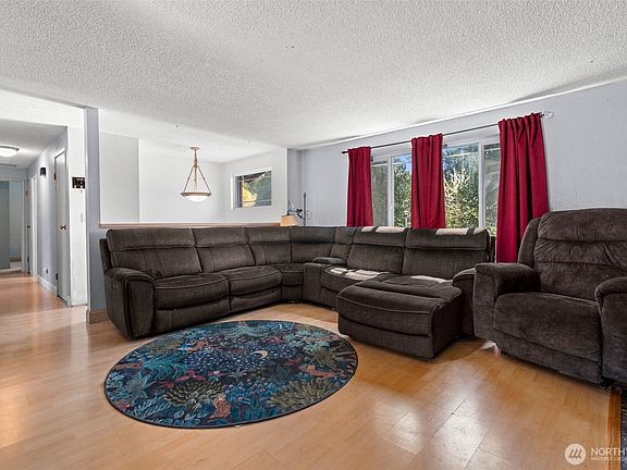 3rd image of 2890 NE 72ND Street