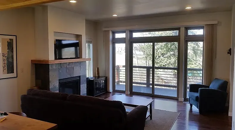 3 bed, 2.5 bath, 1550 sqft, $2,400 — Photo 1