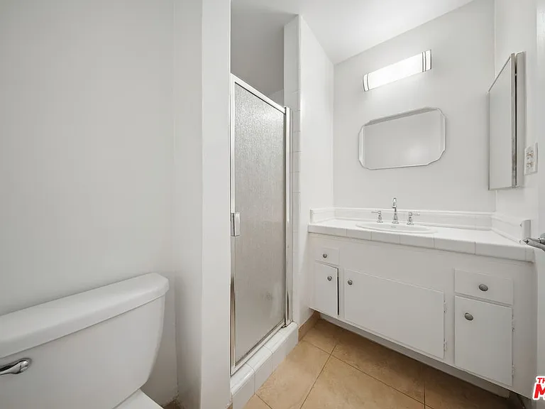 7540 Hampton Ave #206 — Photo 15
