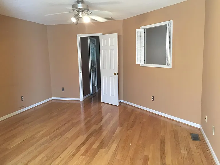 1617 Claiborne Ct — Photo 8