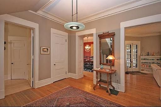 4th image of 1221 Hinman Ave