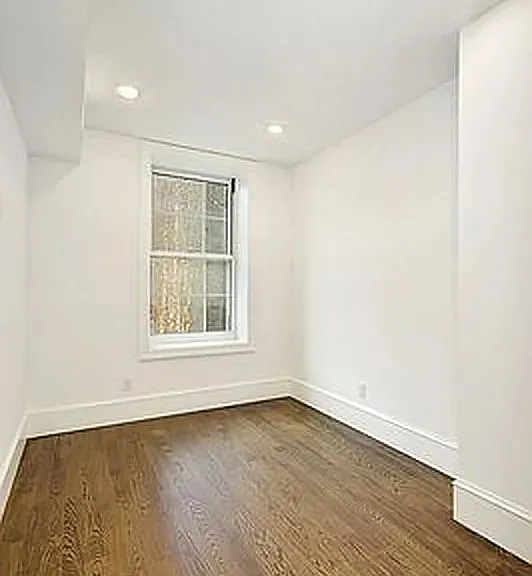 407 E 6th St #3 — Photo 4