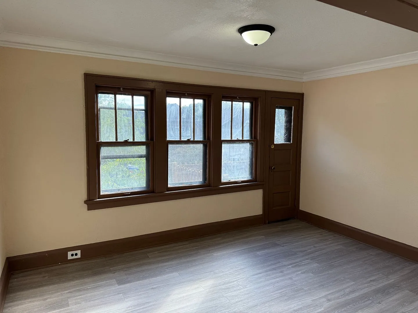 Move-in Ready - Newly Renovated 2-Bedroom, 1-Bathroom Duplex! 250 move-in credit offered through ... — Photo 3