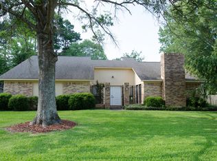 102 Shadowood Ln, Starkville, MS 39759