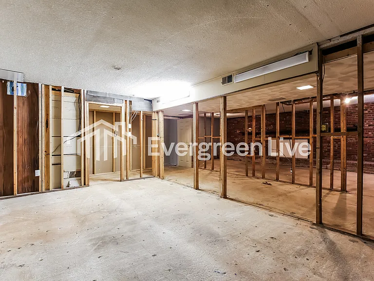 943 Mike Cir — Photo 14