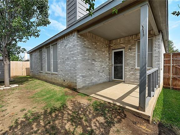 2nd image of 12660 Oakwood Cir