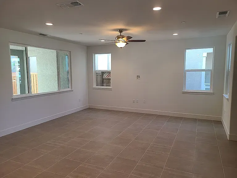 118 E Vince St — Photo 9