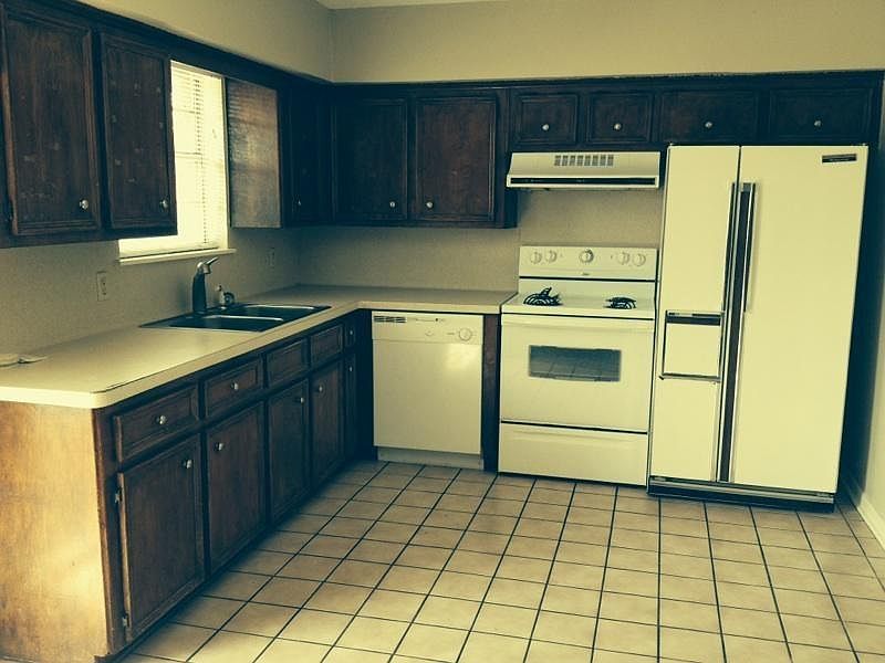 2nd image of 3001 Dundee Rd