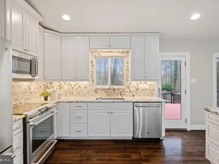 3711 Spicewood Dr — Photo 3