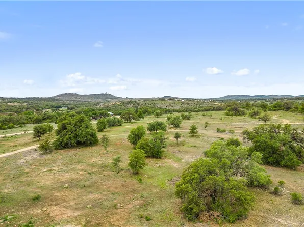 1422 16th St, Johnson City, TX 78636