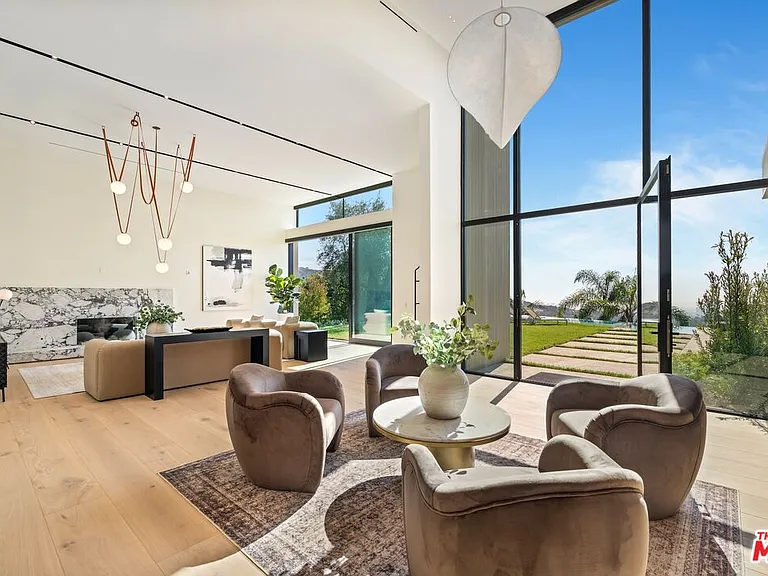 2501 Banyan Dr — Photo 6