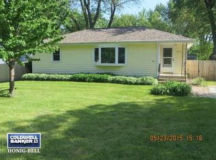 5103 Shorehill Dr, McHenry, IL 60050