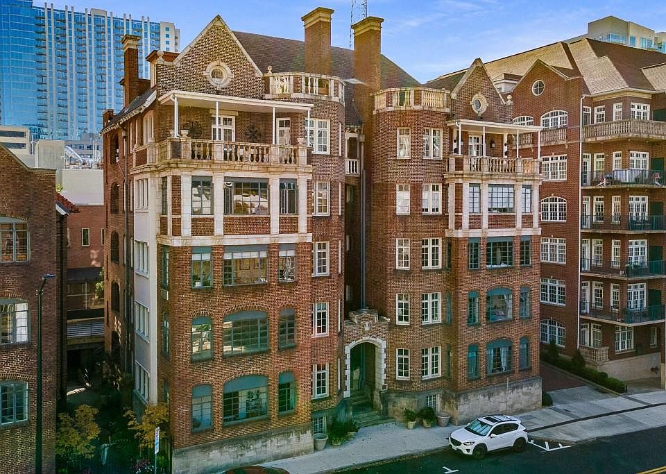 1st image of 81 Peachtree Pl NE APT 6