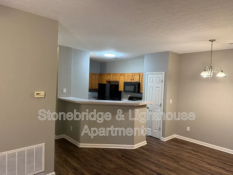 Lighthouse Apartments — Photo 2