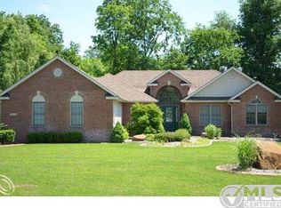 21026 Greenbriar Ln, South Lyon, MI 48178