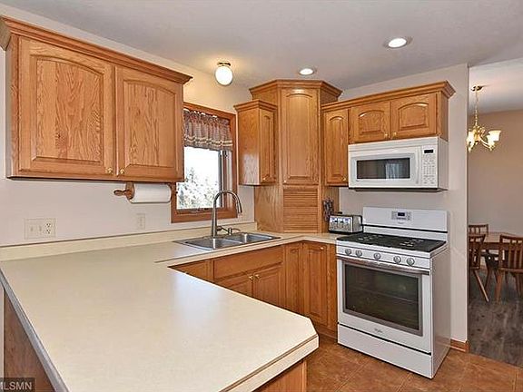 5th image of 1122 Kingswood Cres