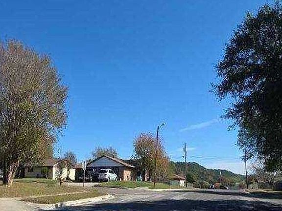 Exterior Neighborhood (street photo)