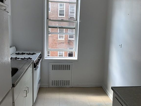 4th image of 2200 Ocean Ave APT 3R