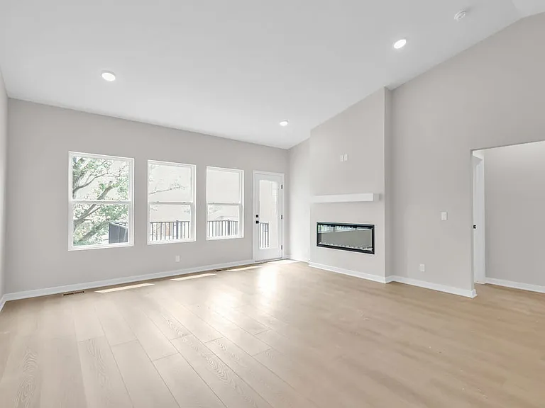 11020 S 97th St — Photo 13