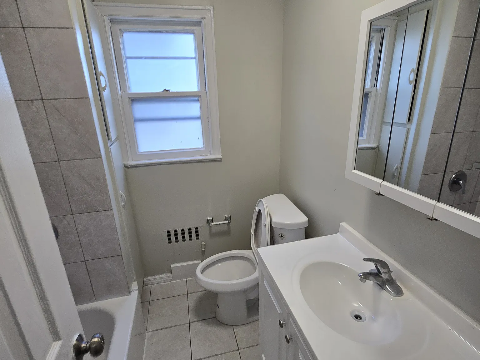 3 bed, $2,150 — Photo 2