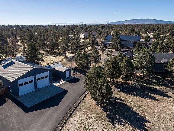 3rd image of 11855 SW Meadows Ln