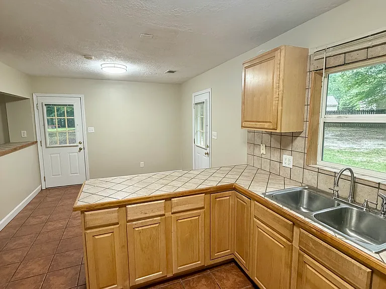 513 Cherokee Ct — Photo 15