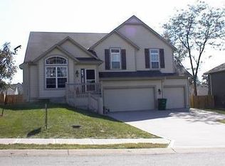 806 Colonial Dr, Pleasant Hill, MO 64080