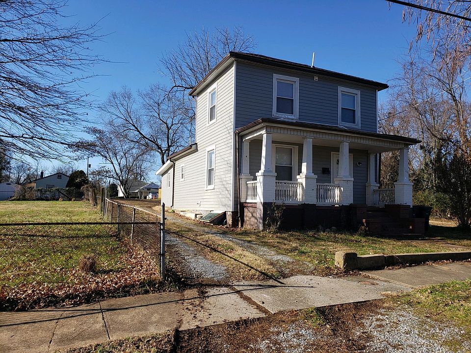 1st image of 104 Chambers St