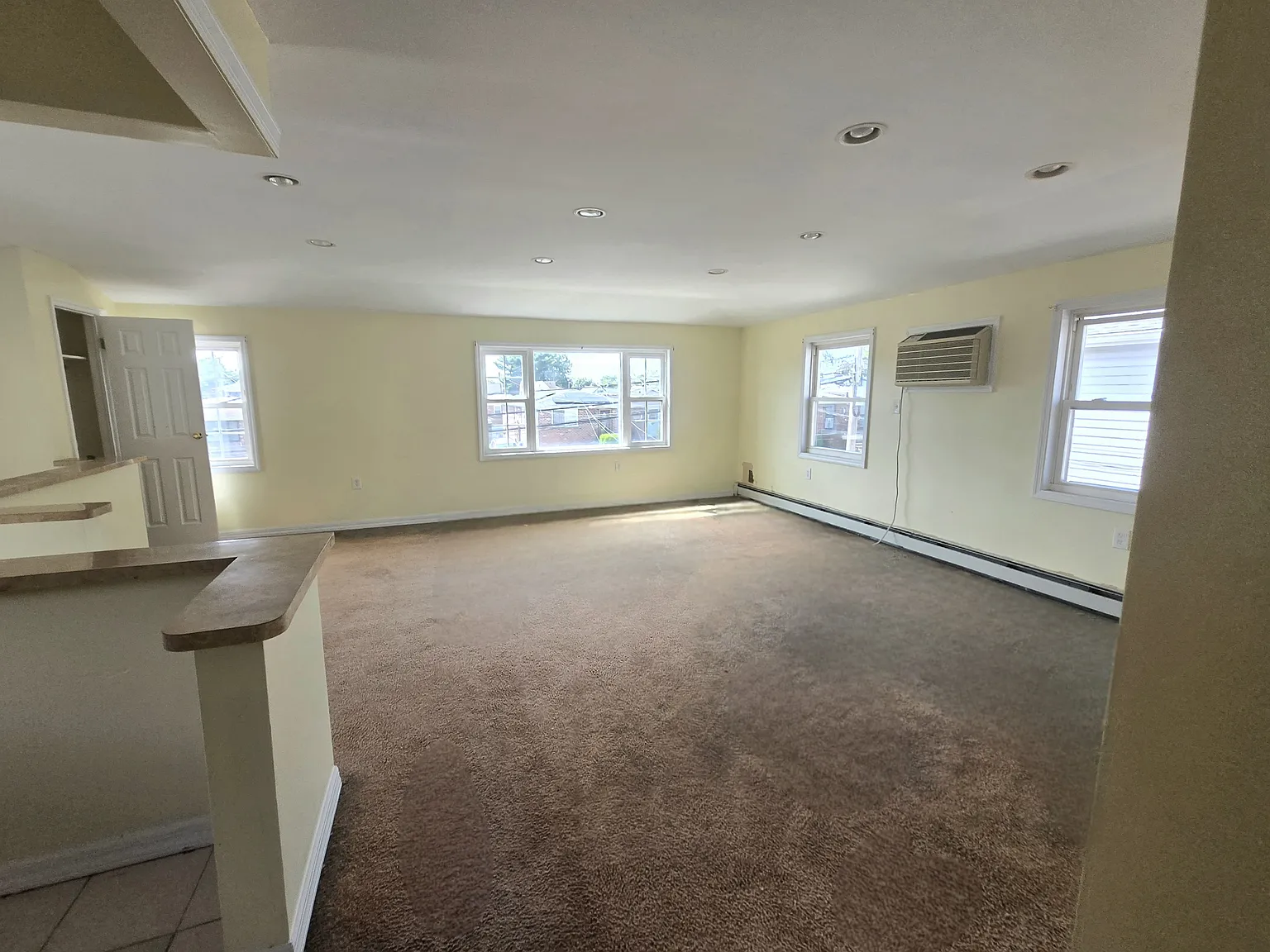 3 bed, 1000 sqft, $3,500 — Photo 2