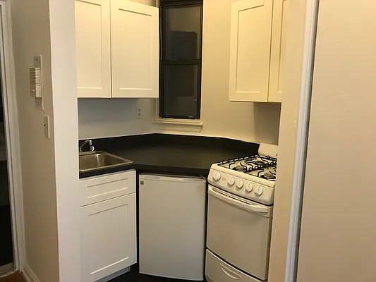 Rented by Eric Goodman Realty Corp | media 9