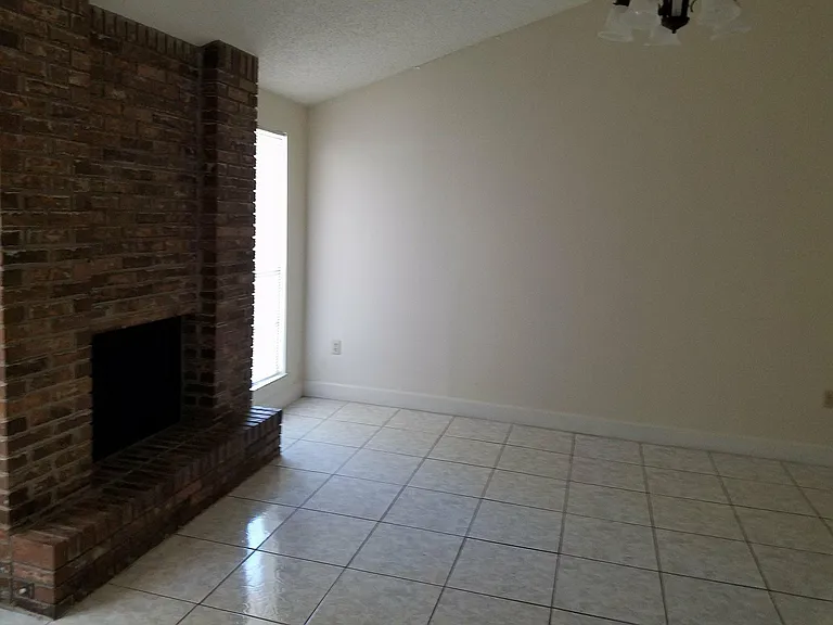 995 Windway Cir — Photo 4