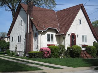 60 Dobson Ave, Merrick, NY 11566