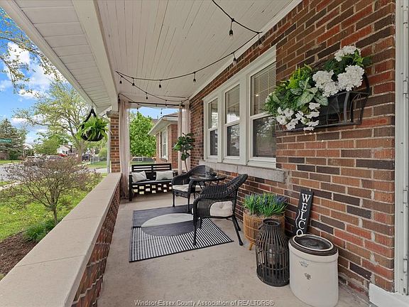 5th image of 1591 Pillette Rd