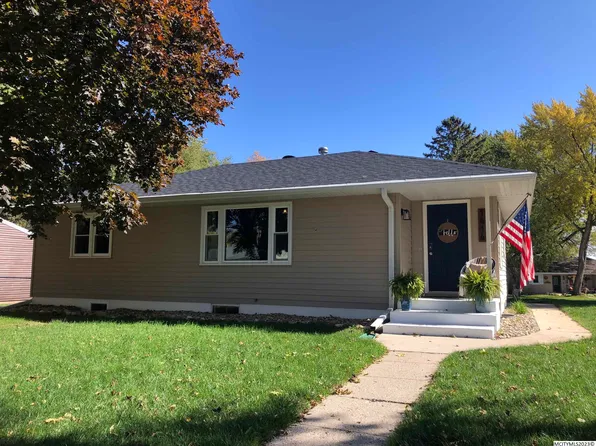 1414 S 2nd St, Clear Lake, IA 50428