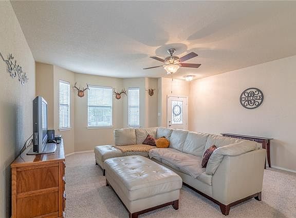 4th image of 1021 Washburn Dr