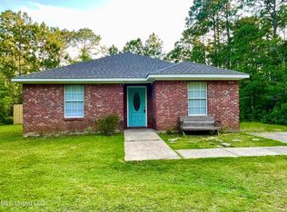 1009 Oak St, Ocean Springs, MS 39564