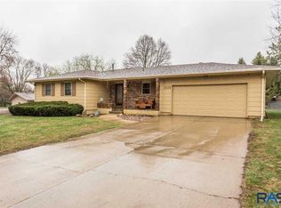 1113 E Beechnut St, Brandon, SD 57005