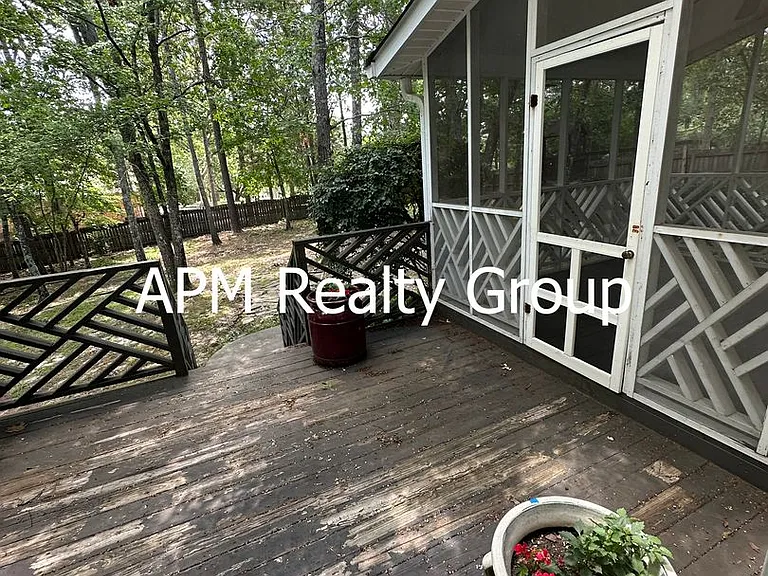 109 Rolling Creek Cir — Photo 25