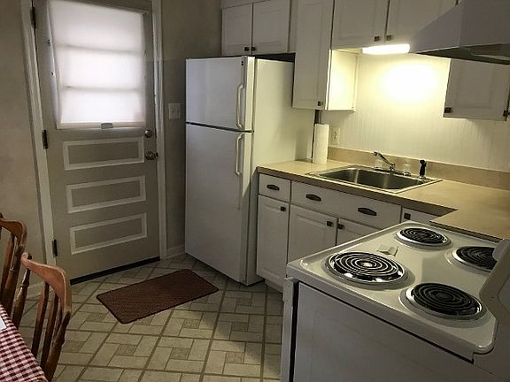 2nd image of 715 McPherson St