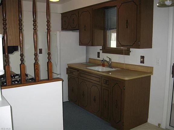 4th image of 29744 Phillips Ave