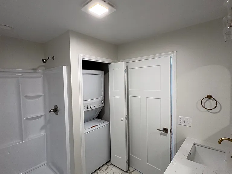 209 E Main St #B — Photo 6