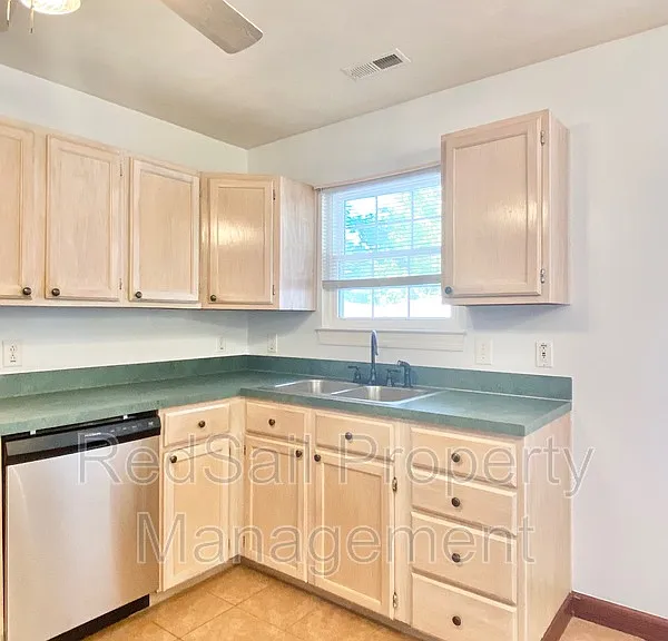 500 Windward Dr — Photo 6