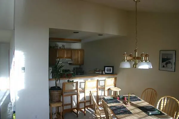570 Homestead Dr — Photo 3
