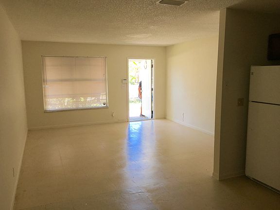 3rd image of 3983 Hiawatha Ave