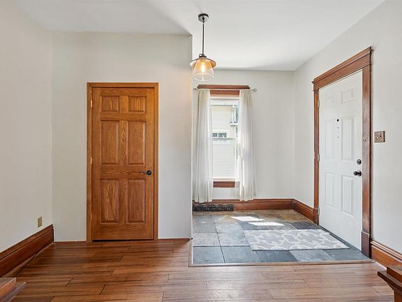3rd image of 1522 21st Ave