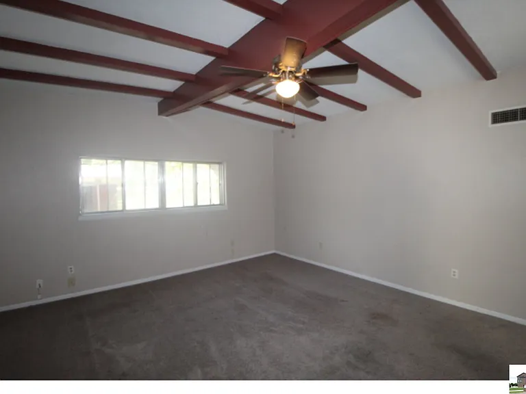 409 Oak St — Photo 24