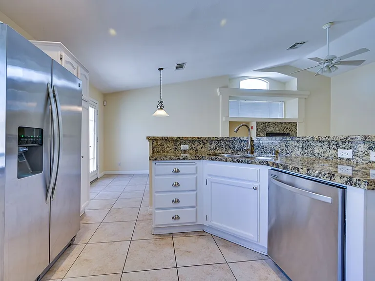 968 E Robindale Rd — Photo 37