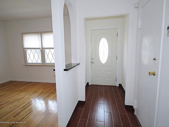 4th image of 24 Rockne St