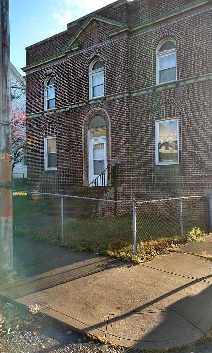 2nd image of 201 N Wyoming St