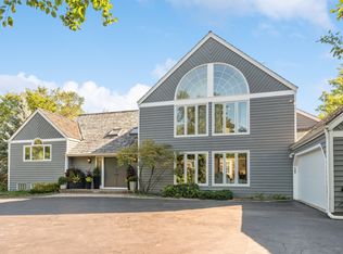 811 S Ridge Rd, Lake Forest, IL 60045